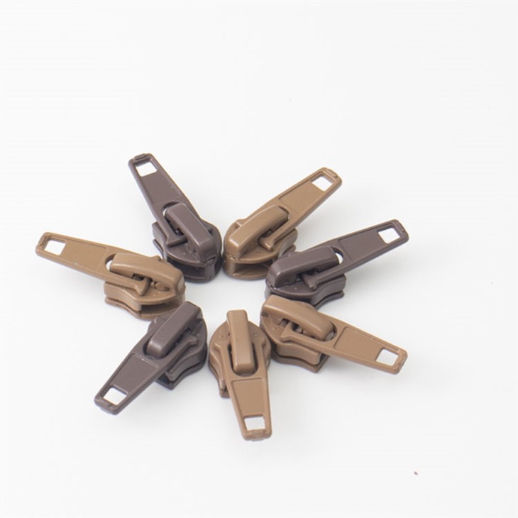 Curseur de fermeture à glissière en nylon